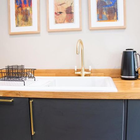 Unique 2 Bed In The Heart Of Bath With Parking Appartement Buitenkant foto