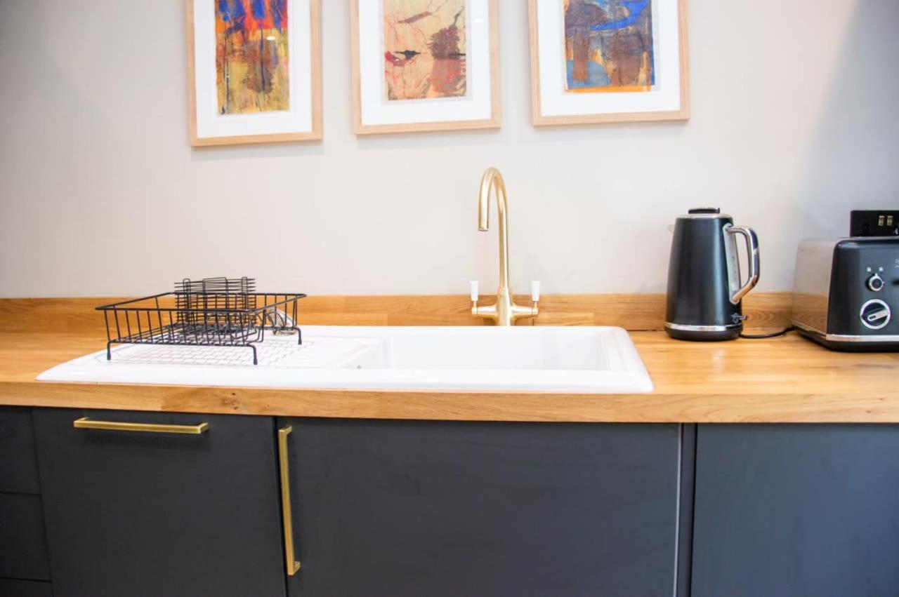 Unique 2 Bed In The Heart Of Bath With Parking Appartement Buitenkant foto