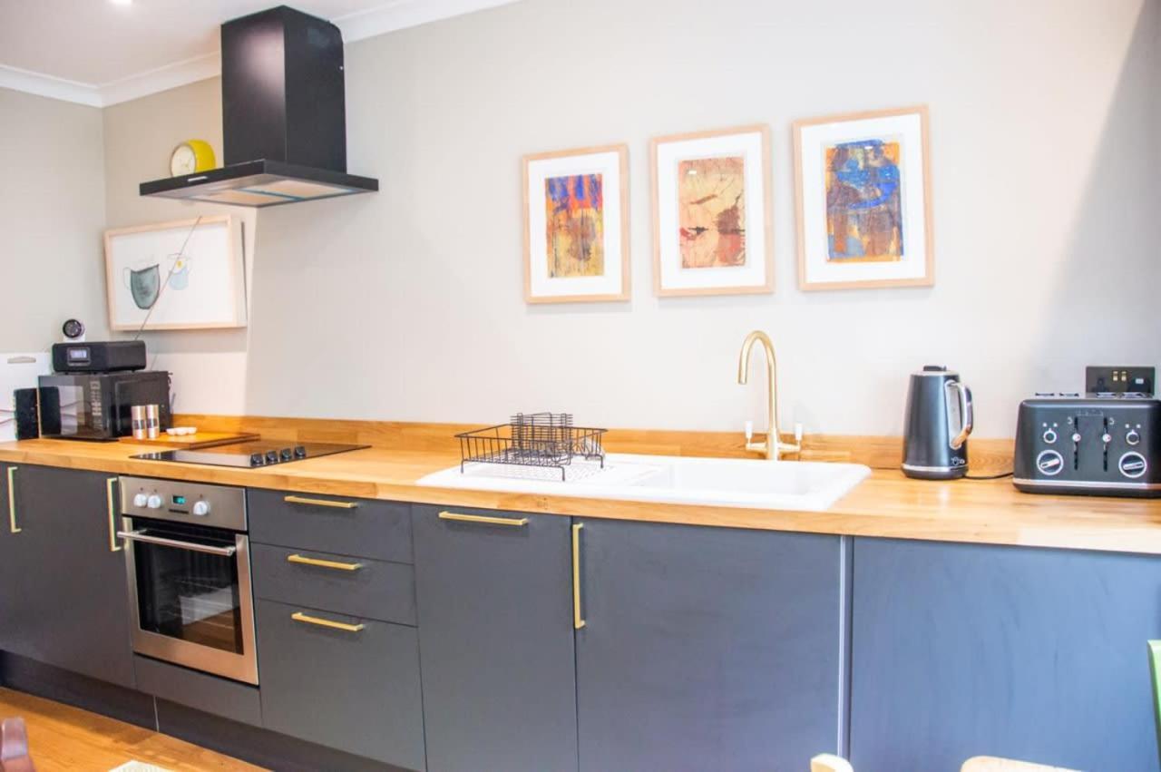 Unique 2 Bed In The Heart Of Bath With Parking Appartement Buitenkant foto