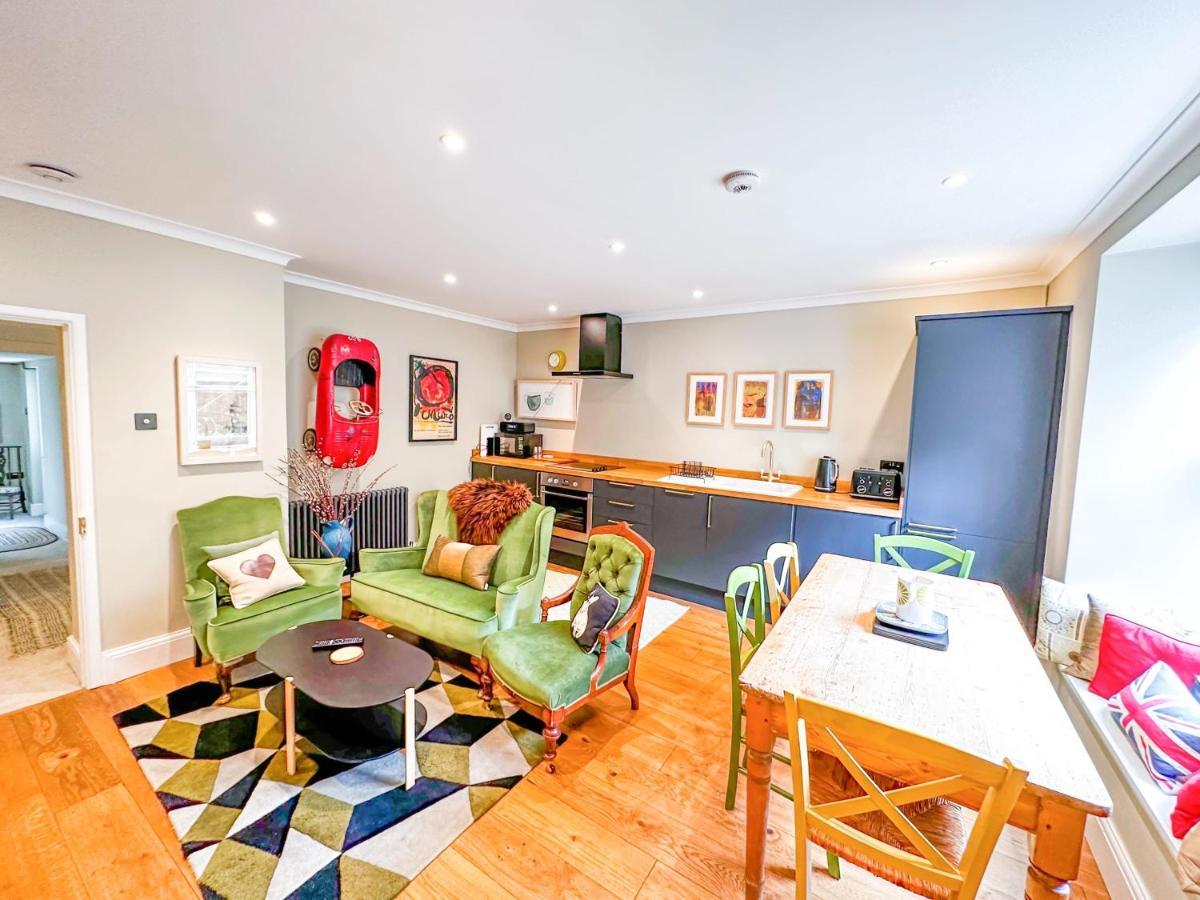 Unique 2 Bed In The Heart Of Bath With Parking Appartement Buitenkant foto