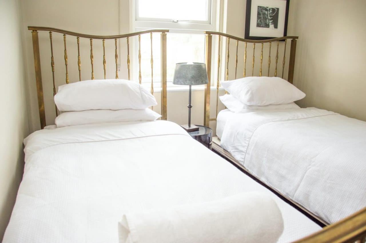 Unique 2 Bed In The Heart Of Bath With Parking Appartement Buitenkant foto